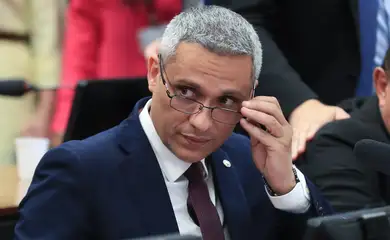 Brasília - 08/10/2025 -  Reunião da Comissão de Constituição e Justiça (CCJ) da Câmara votou e aprovou a proposta de sustação de andamento de ação penal (SAP 2/2025) contra o deputado federal Gustavo Gayer (PL-GO). .Foto: Lula Marques/Agência Brasil.