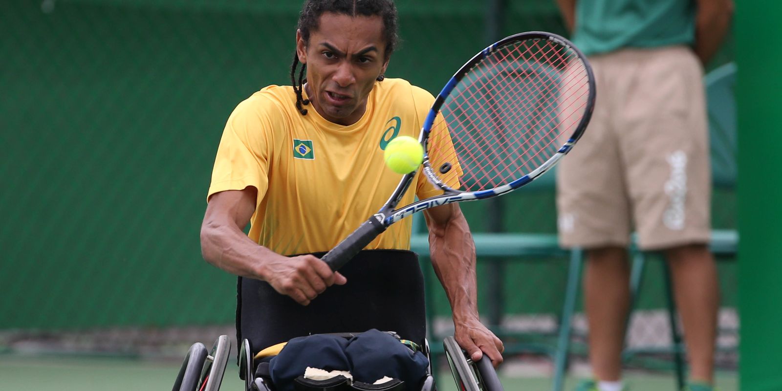 Melhores tenistas em cadeira de rodas disputam torneio