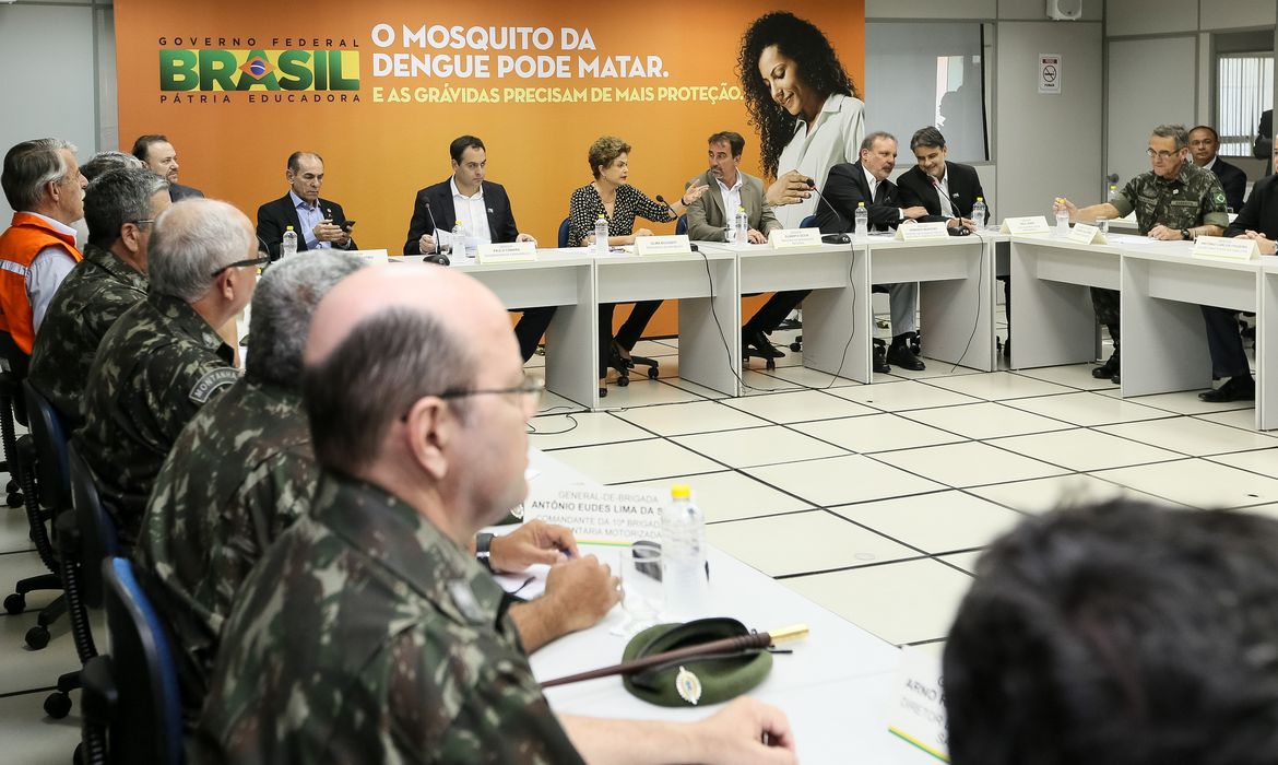Recife (PE) - Presidenta Dilma Rousseff durante reunião para tratar de ações de enfrentamento das doenças Dengue, Chikungunya e Zica, transmitidas pelo Aedes Aegypti (Roberto Stuckert Filho/PR)