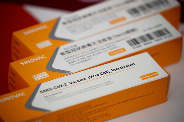 REUTERS/Thomas Peter/Direitos Reservados Caixas com vacinas experimentais contra Covid-19 da Sinovac em Pequim. coronavac