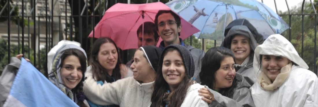 O papa Francisco se encontrou hoje (25) com peregrinos conterrâneos argentinos, na Catedral Metropolitana do Rio de Janeiro