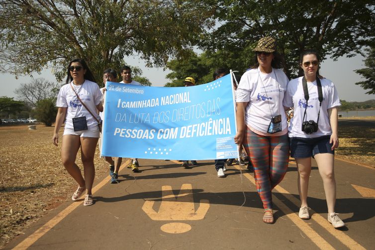 A 1ª Caminhada Nacional da Luta dos Direitos das Pessoas com Deficiência no Parque da Cidade, em Brasília