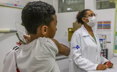 São Paulo (SP), 04/04/2024 - Primeiro dia de vacinação contra dengue em crianças de 10 a 14 anos na Unidade  Básica de Saúde - UBS Vila Jaguara, na região oeste.
Foto: Rovena Rosa/Agência Brasil