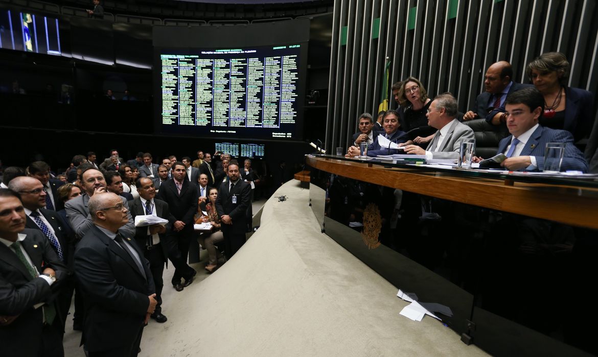 Brasília - Plenário do Congresso aprecia o projeto do governo que modifica a meta fiscal (Fabio Rodrigues Pozzebom/Agência Brasil)