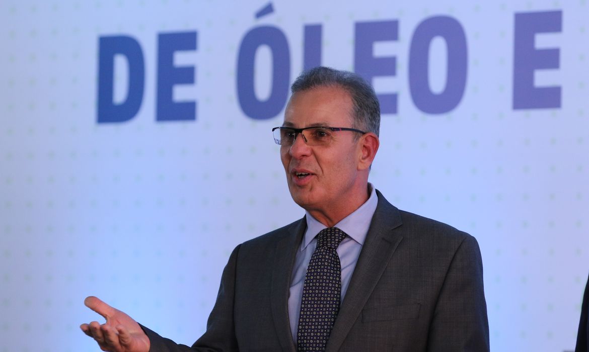 O ministro de Minas e Energia, Bento Albuquerque, participa do seminário Oportunidades do Setor de Óleo e Gás Natural para Brasil.