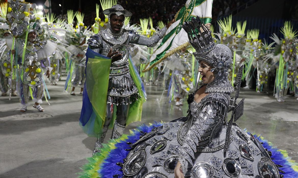 Rio de Janeiro (RJ), 19/02/2023 - A escola de samba Império Serrano desfila em homenagem ao sambista Arlindo Cruz no Sambódromo da Marquês de Sapucaí. Foto: Fernando Frazão/Agência Brasil
