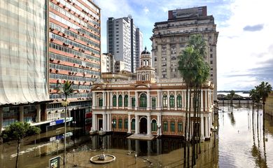 Porto Alegre (RS), 17/05/2024 – CHUVAS RS- ENCHENTES-DRONE -  Centro histórico de Porto Alegre permanece alagado devido as fortes chuvas dos últimos dias. Foto: Rafa Neddermeyer/Agência Brasil
