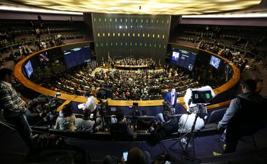 Brasília - Sessão para votação da autorização da abertura do processo de impeachment da presidenta Dilma Rousseff, no plenário da Câmara dos Deputados (Valter Campanato/Agência Brasil)