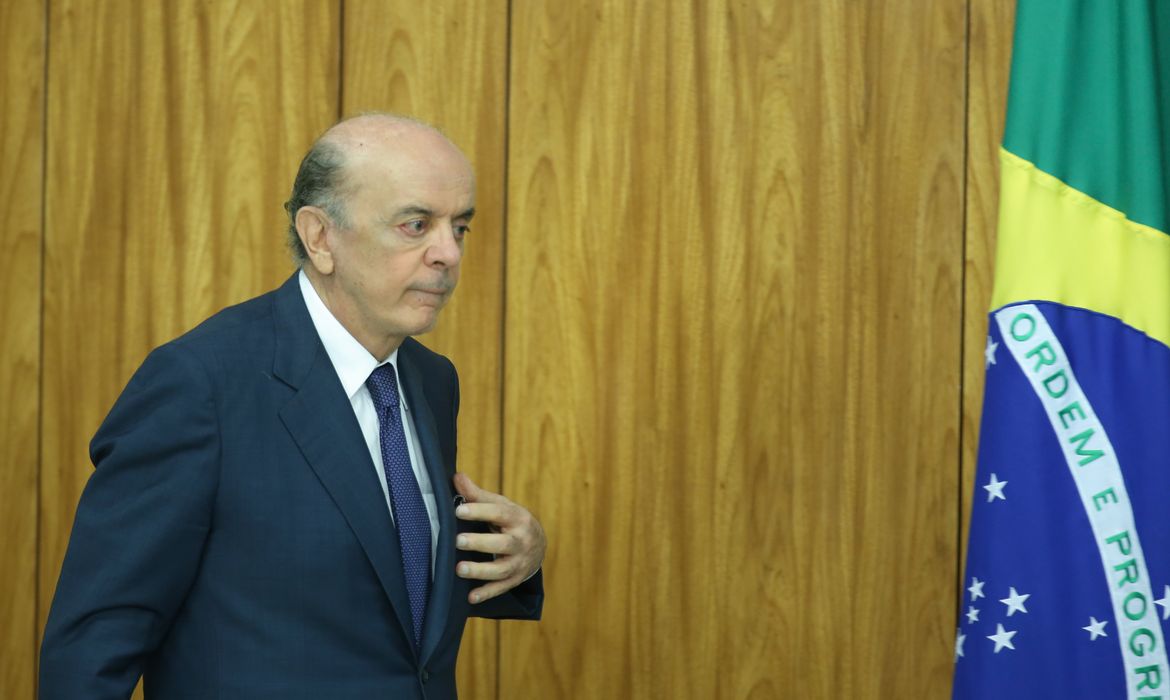 Brasília - O ministro das Relações Exteriores, José Serra, durante coletiva sobre ações de segurança nas fronteiras (Valter Campanato/Agência Brasil)