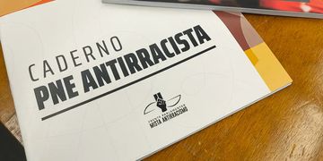 Viva Maria acompanha entrega do Caderno PNE Antirracista 