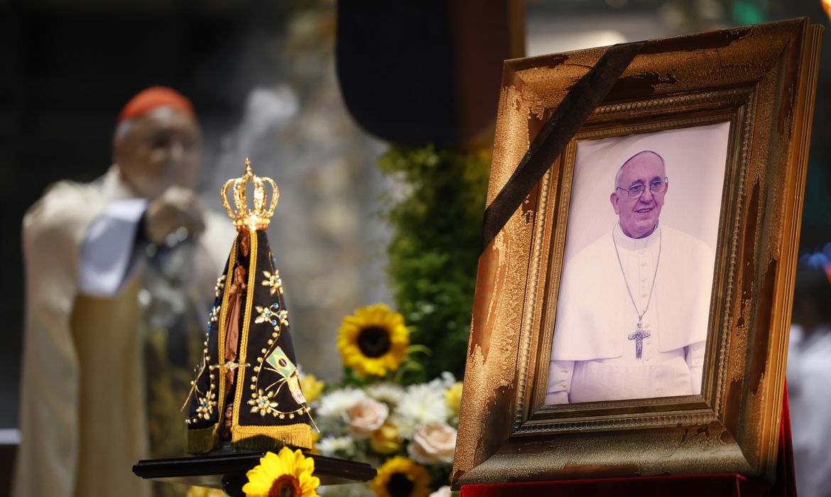 Rio de Janeiro (RJ), 21/04/2025 – O arcebispo do Rio de Janeiro, Cardeal Dom Orani João Tempesta, celebra missa em sufrágio do Papa Francisco na Catedral Metropolitana. Foto: Fernando Frazão/Agência Brasil