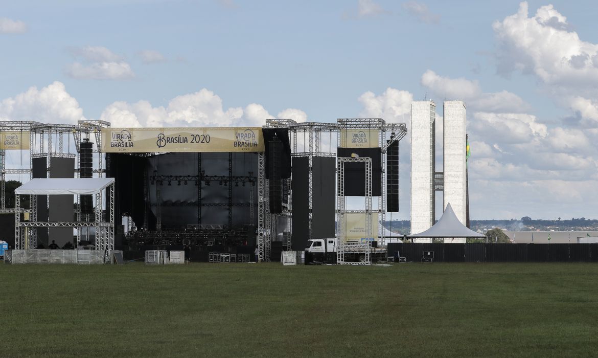 Um palco instalado na Esplanada dos Ministérios para receber as atrações musicais da festa de Rèveillon de Brasília
