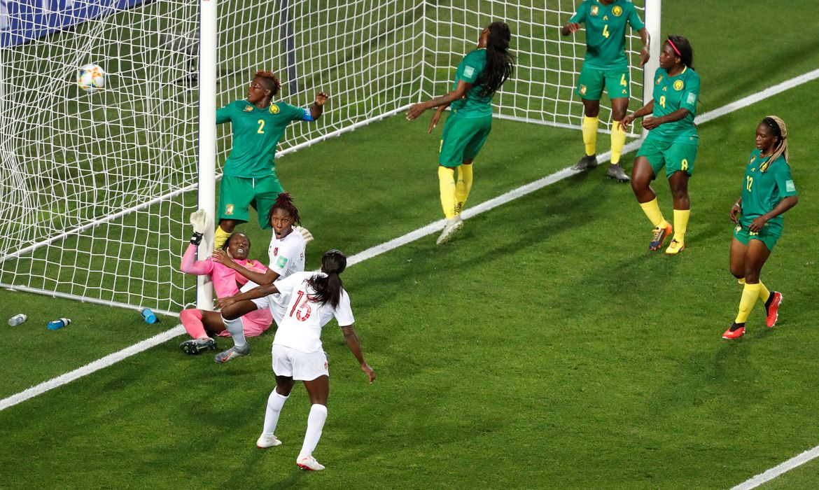Seleção de Camarões perde para seleção do Canadá no jogo de estreia Copa na França 2019.