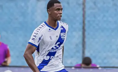 Brasília (DF), 23/10/2025 - Zagueiro Paulo Vítor, mais conhecido como PV, em ação durante partida do Nacional-PR. Foto: paulovitor_98/Instagram