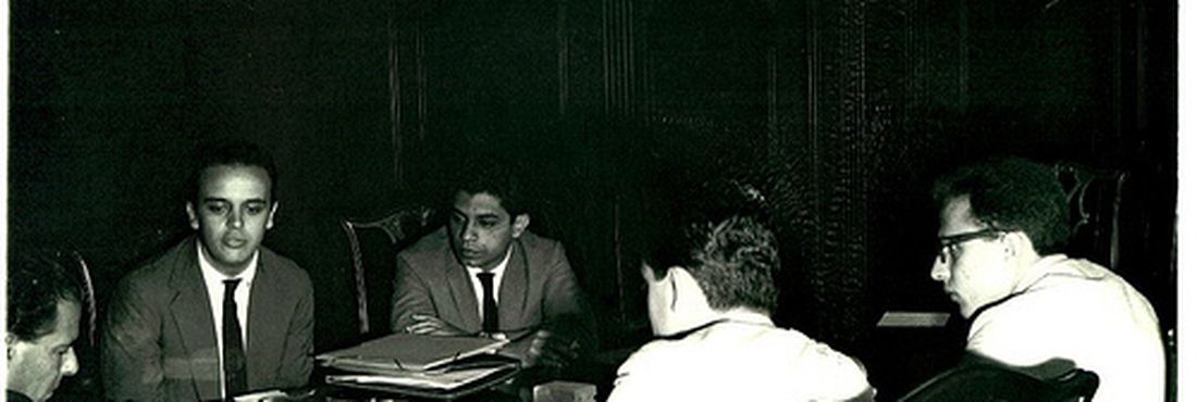 O presidente João Goulart (1961-1964) recebe o presidente da UNE José Serra