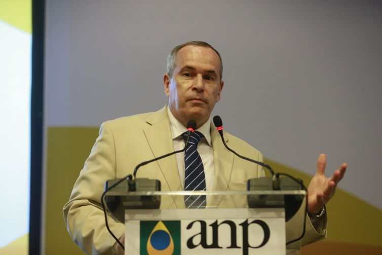 O diretor-geral da Agência Nacional do Petróleo, Gás Natural e Biocombustíveis (ANP), Décio Oddone, fala durante o Seminário Futuro da Matriz Veicular no Brasil, no Rio de Janeiro.