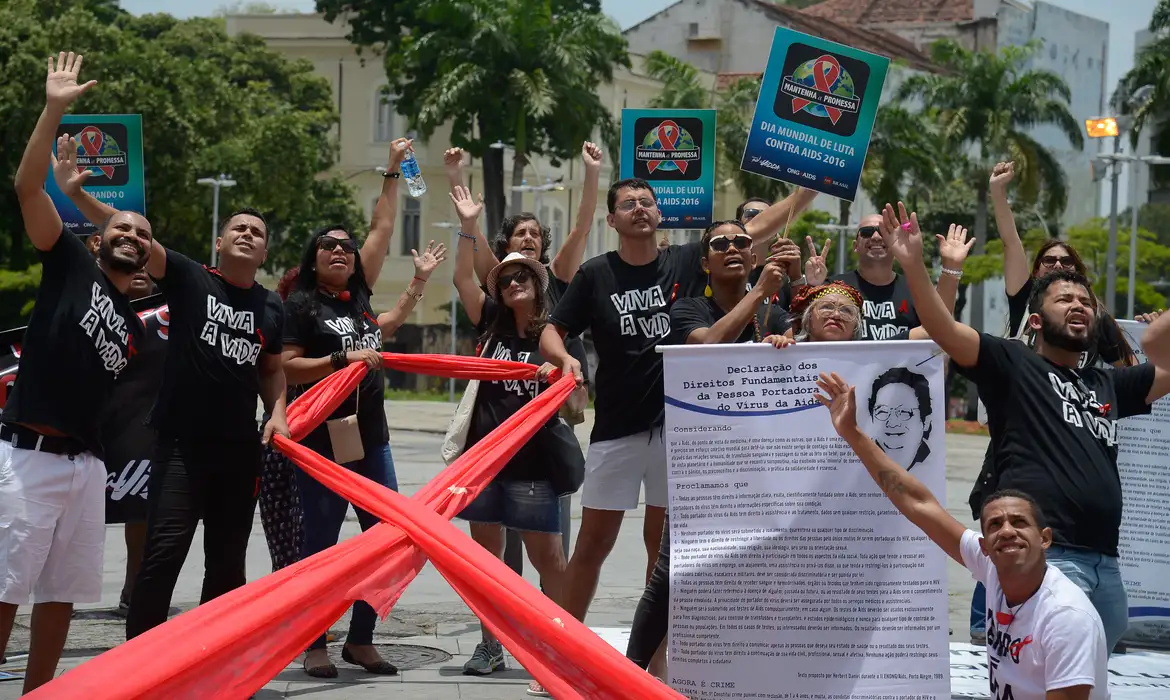  Grupo Pela Vidda faz ato no Dia Mundial de Luta Contra a Aids nos Arcos da Lapa, no centro do Rio de Janeiro. 