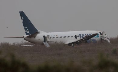 A plane is seen after skidding off the runway at Blaise Diagne International Airport in Dakar, Senegal May 9, 2024. REUTERS/Zohra Bensemra