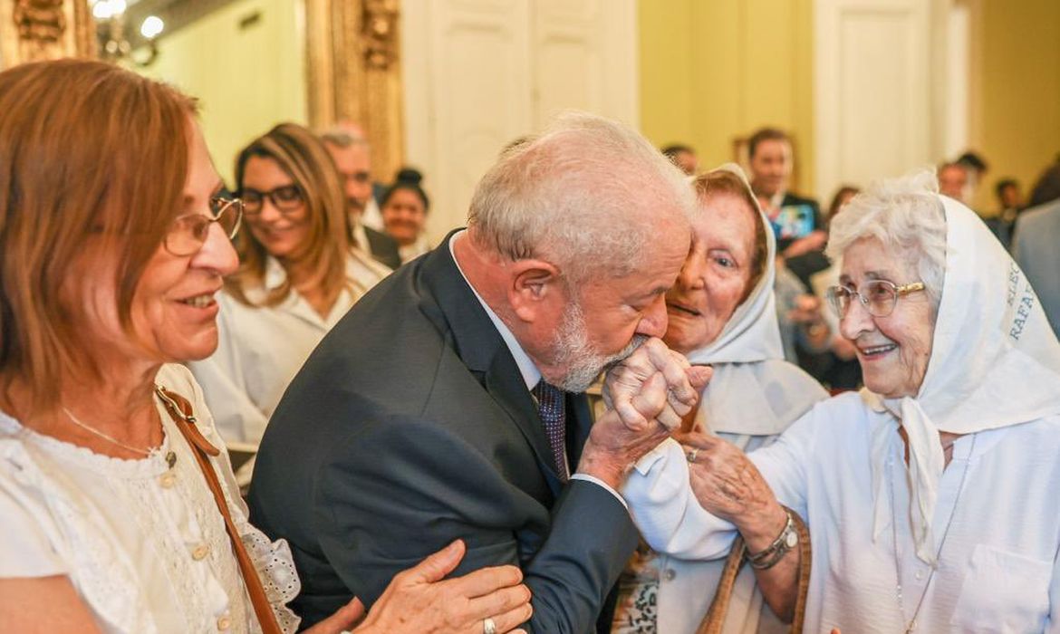 Lula se encontra Mães e Avós da Praça de Maio 