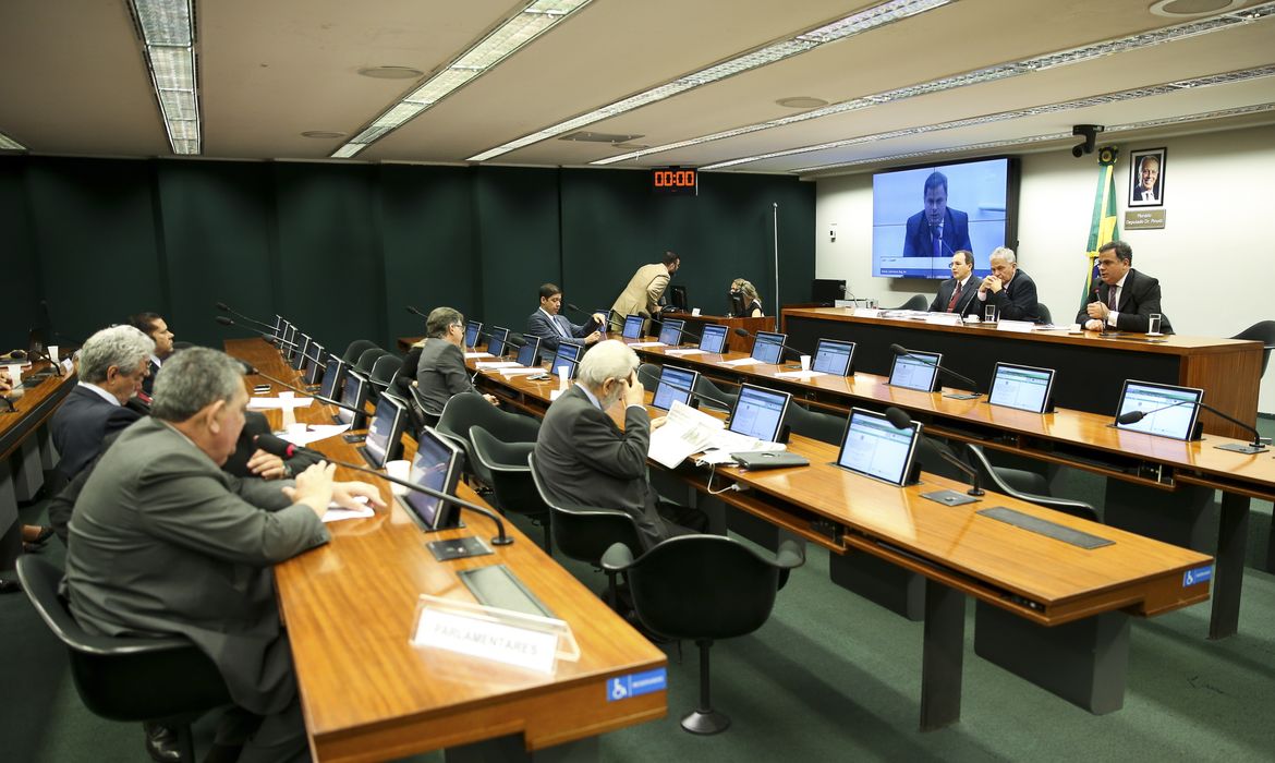 Brasília - O relator da CPI do Carf, deputado  João Carlos Bacelar, pediu adiamento do prazo para apresentação do relatório final da CPI  (Marcelo Camargo/Agência Brasil)