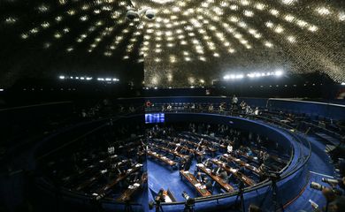 Brasília - O plenário Senado decidiu, por 74 votos favoráveis, uma abstenção e nenhum voto contrário, cassar o mandato do senador Delcídio do Amaral  (Fabio Rodrigues Pozzebom/Agência Brasil)