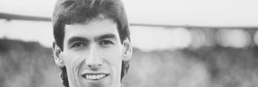 Apelidado por seus compatriotas de “El Caballero del Fútbol”, Andrés Escobar foi assassinado na saída de uma casa noturna de Medellín, no dia 2 de julho de 1994