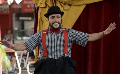 Brasília - Palhaços brasileiros e de várias partes do mundo alegram a população do Distrito Federal  com apresentações gratuitas em diversos pontos na 14ª edição do Sesc Fest Clown (Elza Fiuza/Agência Brasil)
