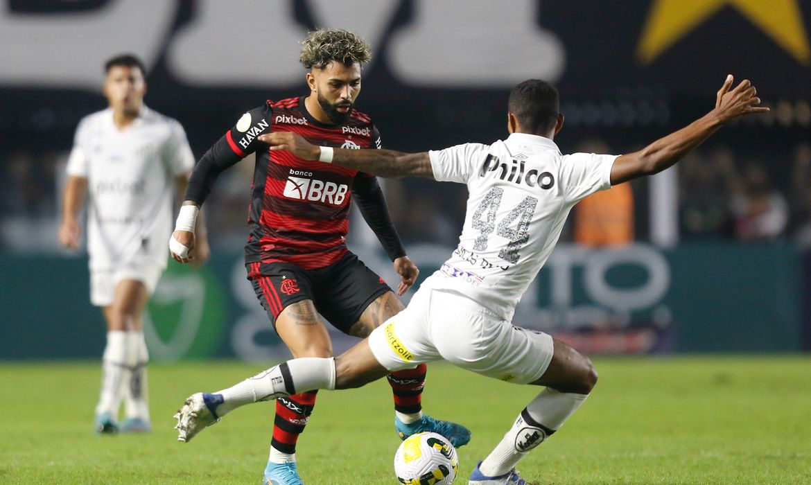 Flamengo vence Santos por 2 a 1 na Vila Belmiro, em 02-07-2022