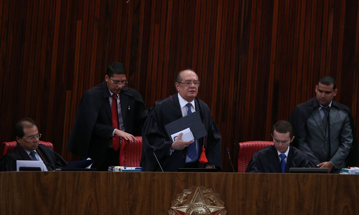 Brasília - O presidente do Tribunal Superior Eleitoral (TSE), ministro Gilmar Mendes, participa de  sessão plenária para julgamento de diversos processos. (José Cruz/Agência Brasil)