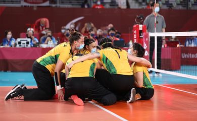 vôlei feminino brasileiro estreia com vitória na Tóquio 2020