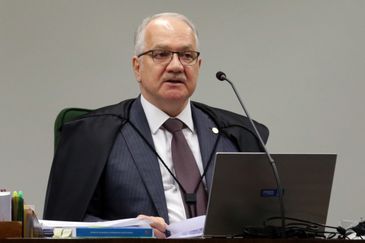 O relator, ministro Edson Fachin, durante sessão da Segunda Turma para julgar ação penal contra o deputado federal Nelson Meurer. A ação é a primeira Lava Jato a ser julgada no STF.