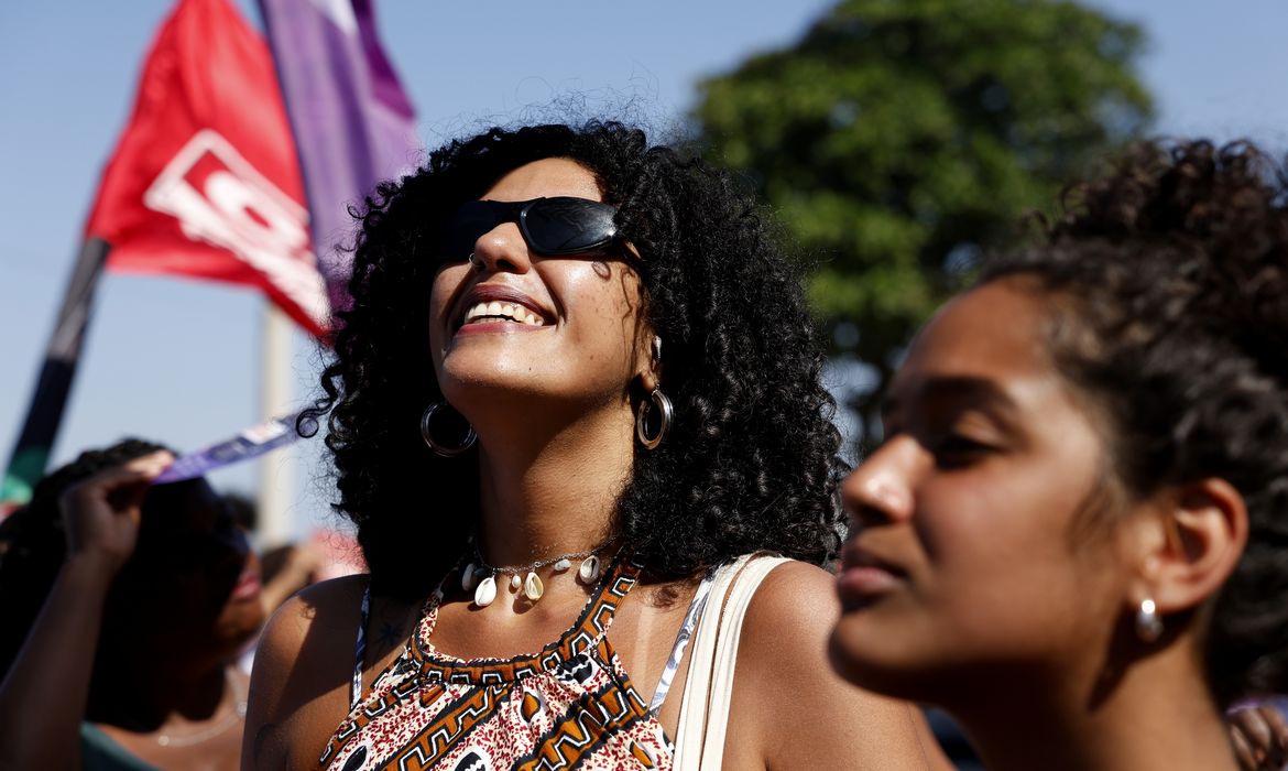 Câmara aprova projeto que reserva 30% de vagas para cotas raciais