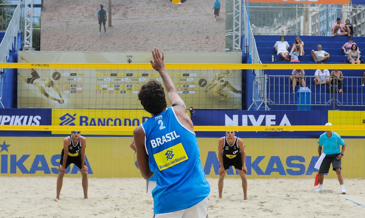 A Praia de Copacabana recebe de hoje (02) até domingo (06) etapa do circuito mundial de vôlei de praia (Rio Open), que servirá como evento-teste para os Jogos Olímpicos e Paralímpicos 2016 (Tânia Rêgo/Agência Brasil)