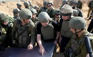 Faixa de Gaza. 26/11/2023 O primeiro-ministro israelense, Benjamin Netanyahu, visita a Faixa de Gaza, durante uma trégua temporária entre o Hamas e Israel. Fotos Reuters.