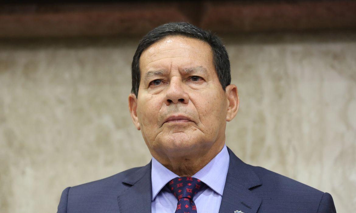 Presidente da República em exercício, Hamilton Mourão, durante Sessão Solene de posse dos novos dirigentes do Tribunal Regional Federal da 4ª Região.

