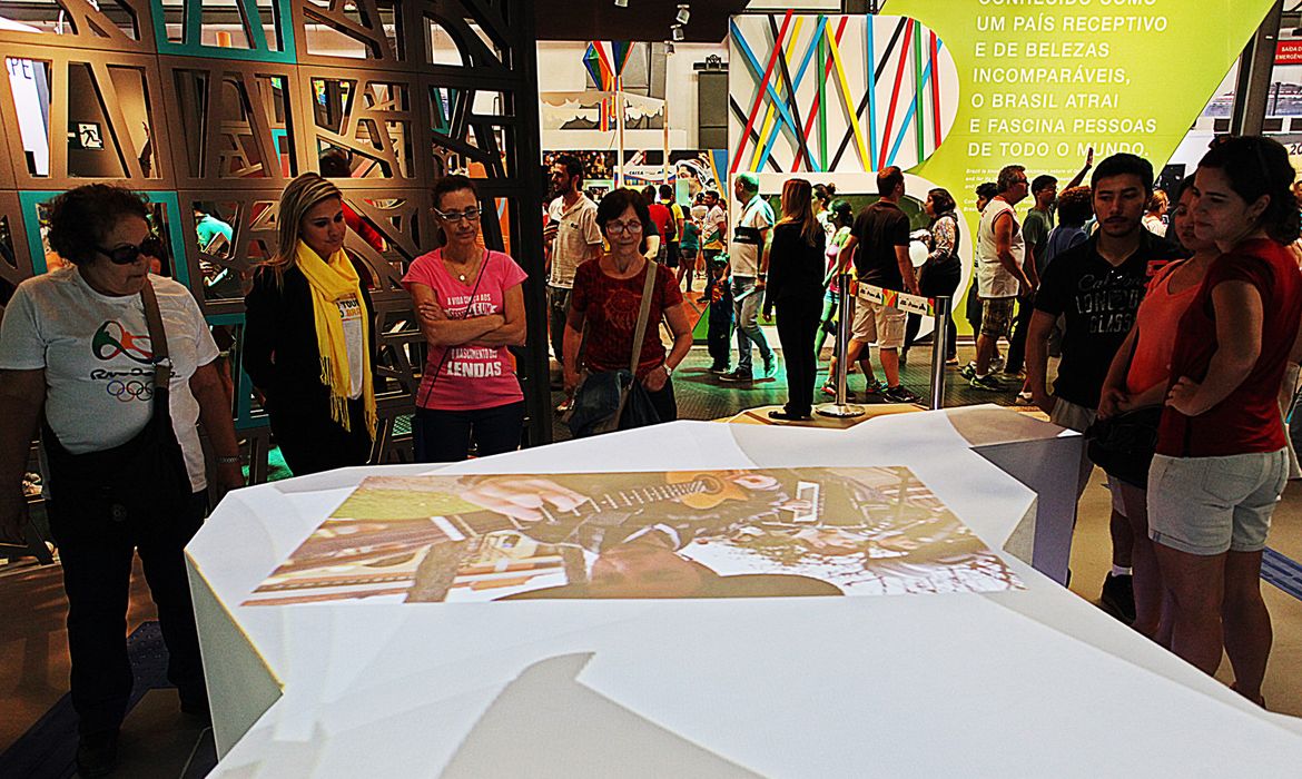 Exposição Um Tour pelo Brasil, sobre a passagem da tocha olímpica pelo país, tem atividades interativas
