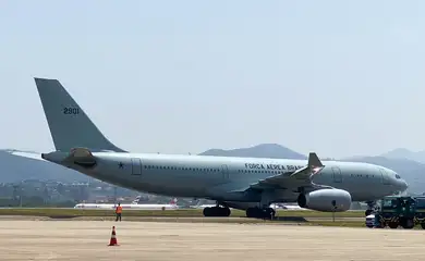 Guarulhos (SP) 06/10/2024  Brasileiros que estavam no Líbano, desembarcam do avião KC-30 da FAB,na Base Aérea de São Paulo  na Operação “Raizes do Cedro” em Guarulhos. Foto Paulo Pinto/Agencia Brasil