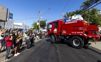Corpo do ex-técnico Zagallo é levado em carro aberto do Corpo de Bombeiros, da sede da CBF até o cemitério São João Batista, em 07/01/2024