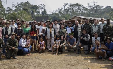 Nova Mamoré (RO) 31/07/2024 – Um ato do governo federal para marcar a entrega da desintrusão da Terra Indígena Karipuna, em Rondônia, na Aldeia Panorama. Durante a solenidade, os órgãos envolvidos na operação efetuarão a entrega dos resultados da desintrusão do território indígena. Localizada entre os municípios de Porto Velho e Nova Mamoré, a Terra Karipuna sofria constantes invasões que resultaram em desmatamento, grilagem de terra e outras ações ilegais. O processo de desintrusão, determinado pela Justiça, teve início em junho e foi concluído em julho deste ano. 
Foto: Bruno Peres/Agência Brasil