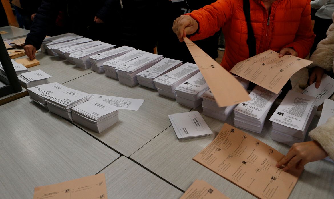 People pick their envelopes to vote during general election in Barcelona, Spain November 10, 2019. REUTERS/Enrique Calvo
