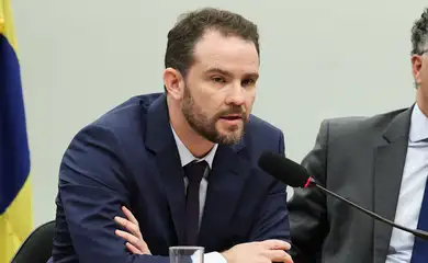 Brasília – DF – 12/05/2026 – Reunião da Comissão Especial da Câmara sobre o Fim da Escala 6x1 para debater os impactos econômicos da redução da escala de trabalho, sem redução de salário. Participou ministro da Fazenda, Dario Durigan. Foto Lula Marques/Agência Brasil