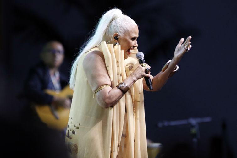 Belém (PA), 10/11/2025 - A cantora Fafá de Belém, faz apresentação durante a cerimônia de abertura da 30a. Conferência das Partes da Convenção-Quaadro das Nações Unidas sobre a Mudança do Clima, na COP30. Foto: Bruno Peres/Agência Brasil