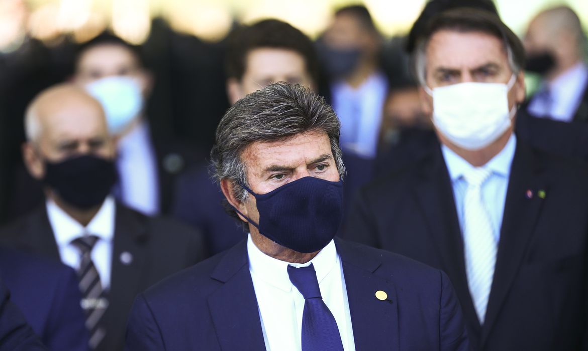 O presidente do STF, Luiz Fux,  durante declaração após reunião com os presidentes da Câmara e Senado, ministros e governadores.