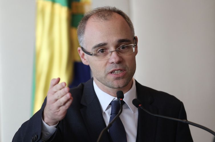 O advogado-geral da União, André Mendonça participa do lançamento do Portal do Observatório Nacional. 