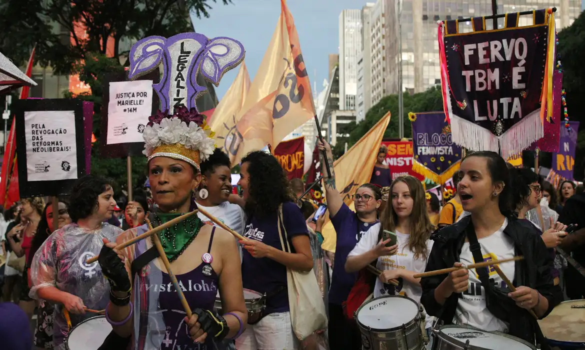 São Paulo (SP), 08/03/2023, Manifestação de 8 de Março, em defesa dos direitos das mulheres, na Avenida Paulista.