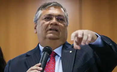 Brasília, DF 16/10/2023 O Ministério da Justiça e Segurança Pública lança o programa De Boa na Rede. A iniciativa visa combater crimes cibernéticos contra crianças e adolescentes. O ministro da pasta, Flávio Dino,  e a coordenadora de Direitos Digitais, Estela Aranha, participam do evento, seguido de entrevista coletiva. Foto: Fabio Rodrigues-Pozzebom/ Agência Brasil