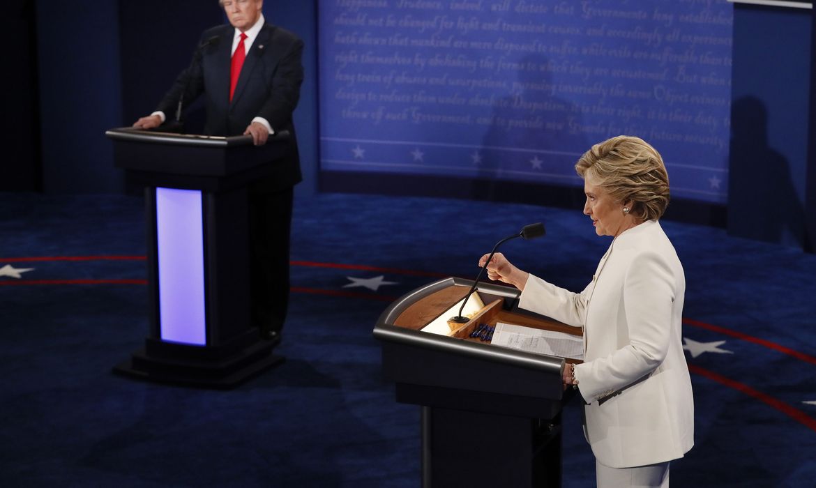 Hillary Clinton e Trump fazem último debate antes das eleições dos EUA