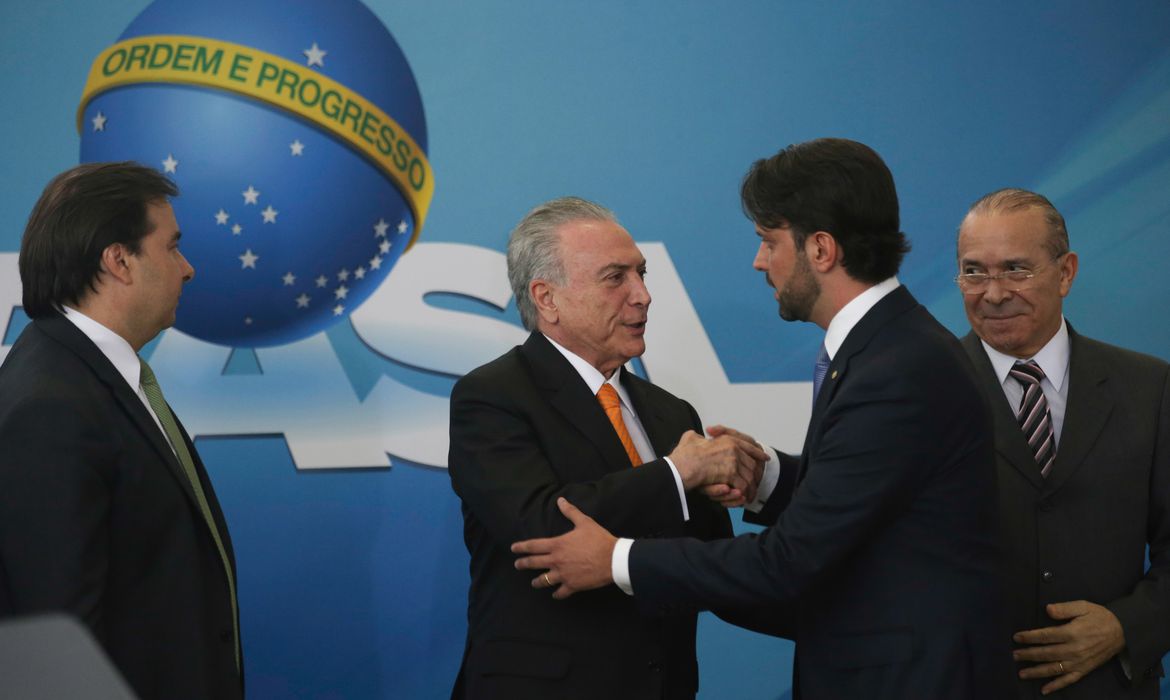 Brasília - Presidente Michel Temer dá posse ao novo ministro das Cidades, Alexandre Baldy, em cerimônia no Palácio do Planalto (Fabio Rodrigues Pozzebom/Agência Brasil)