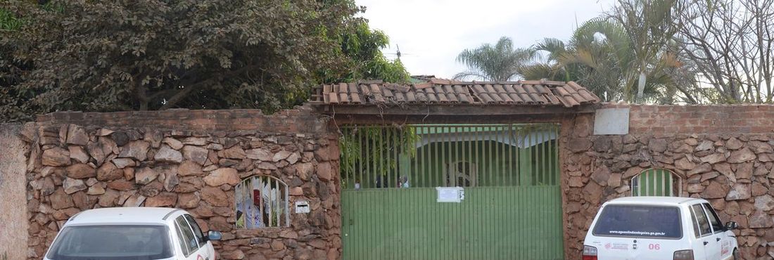 O abrigo de idosos Morada para Jovens da Terceira Idade Nosso Rancho é interditado pela policia em Águas Lindas de Goiás