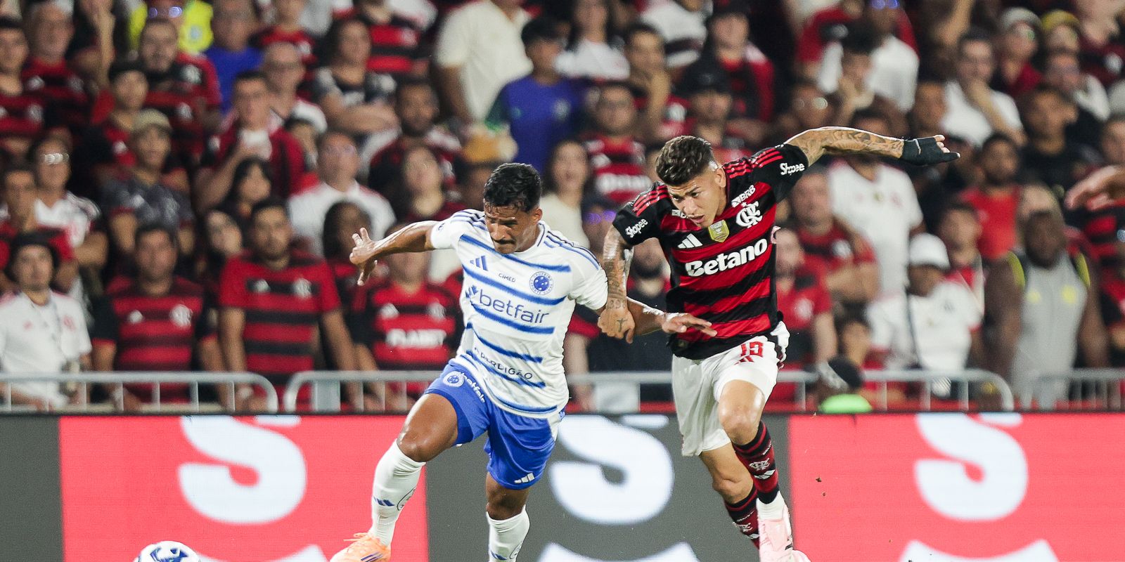 Flamengo empata com Cruzeiro no Maracanã: Nação pede mais em jogo eletrizante